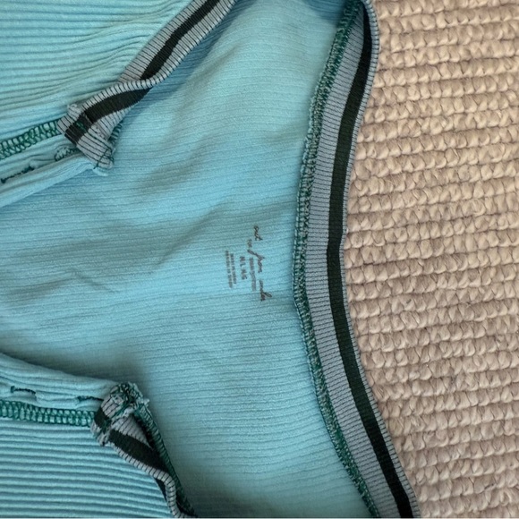 Urban Outfitter Go For Gold Top - Picture 2 of 2